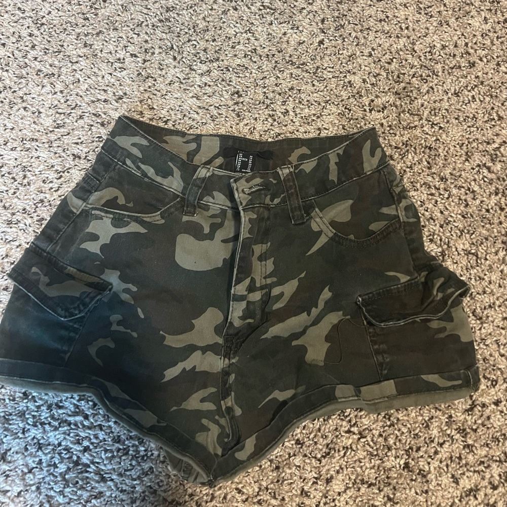 Forever21 Camo Women's Shorts